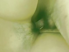 Шањвонї азиатка дар домани меорад, ки вай сахт волосатые киски ангуштони худ шпильки сипас трахает